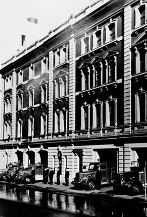 Black and white photo of the City of Sydney fire station after the building extentions in 1907.